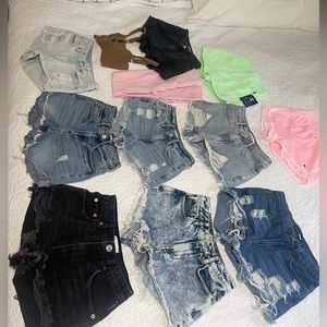 LOT of clothes (read description)